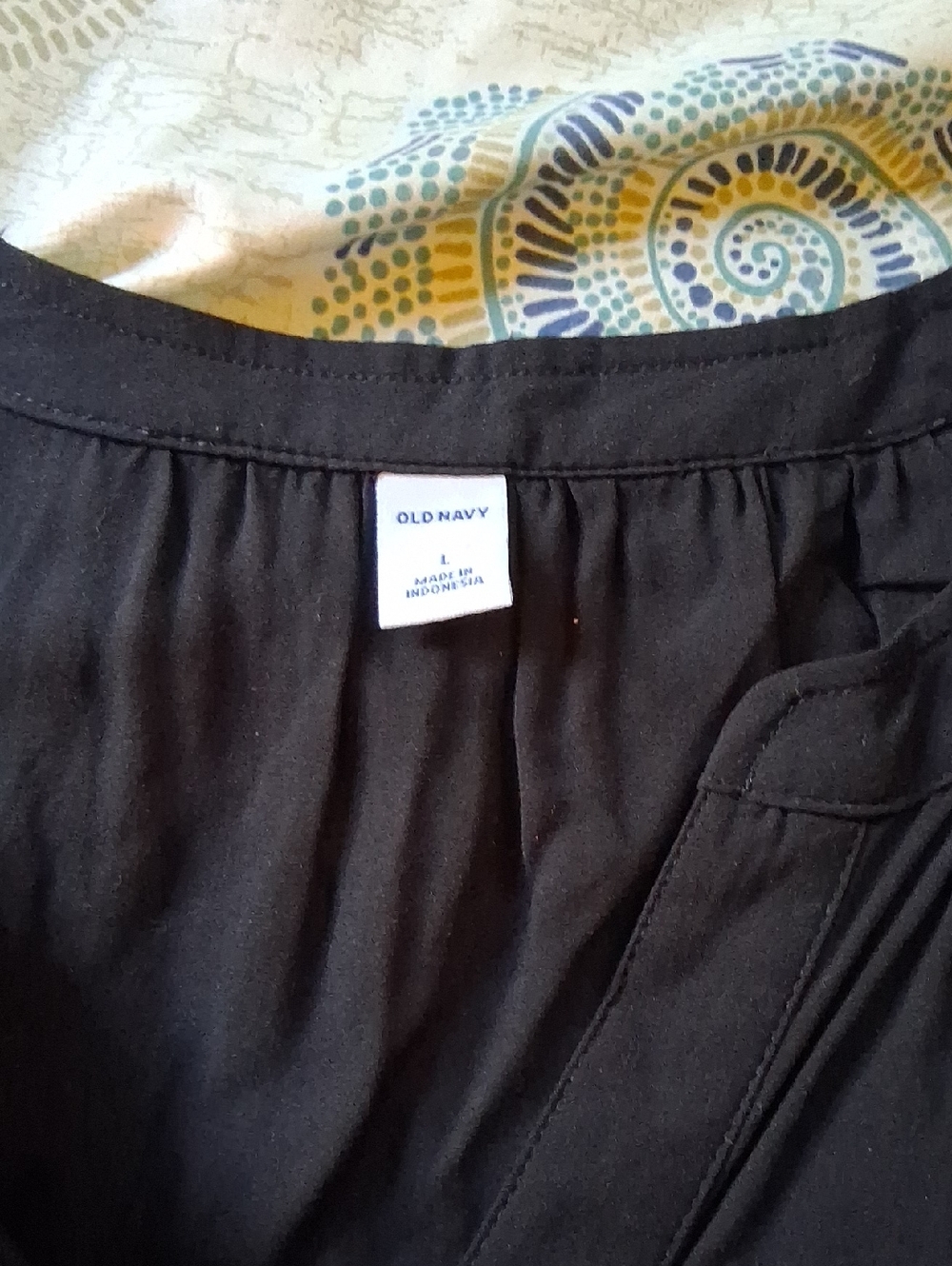 Old Navy Black V-Neck Henley Button-Front Blouse - Picture 4 of 8
